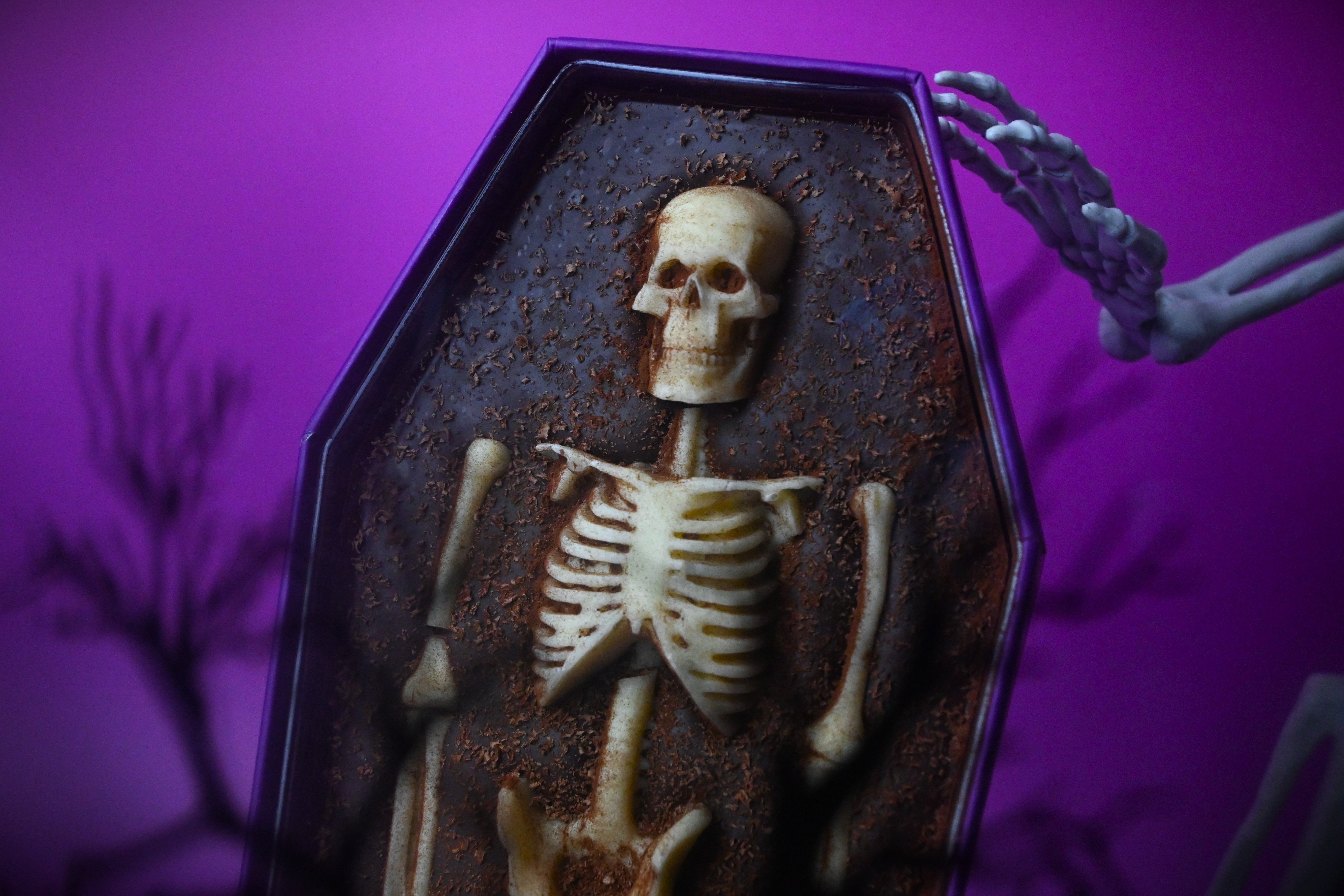 SUGOI SWEETS-HALLOWEEN DOUG IN THE DARK CHOCOLATE BAR