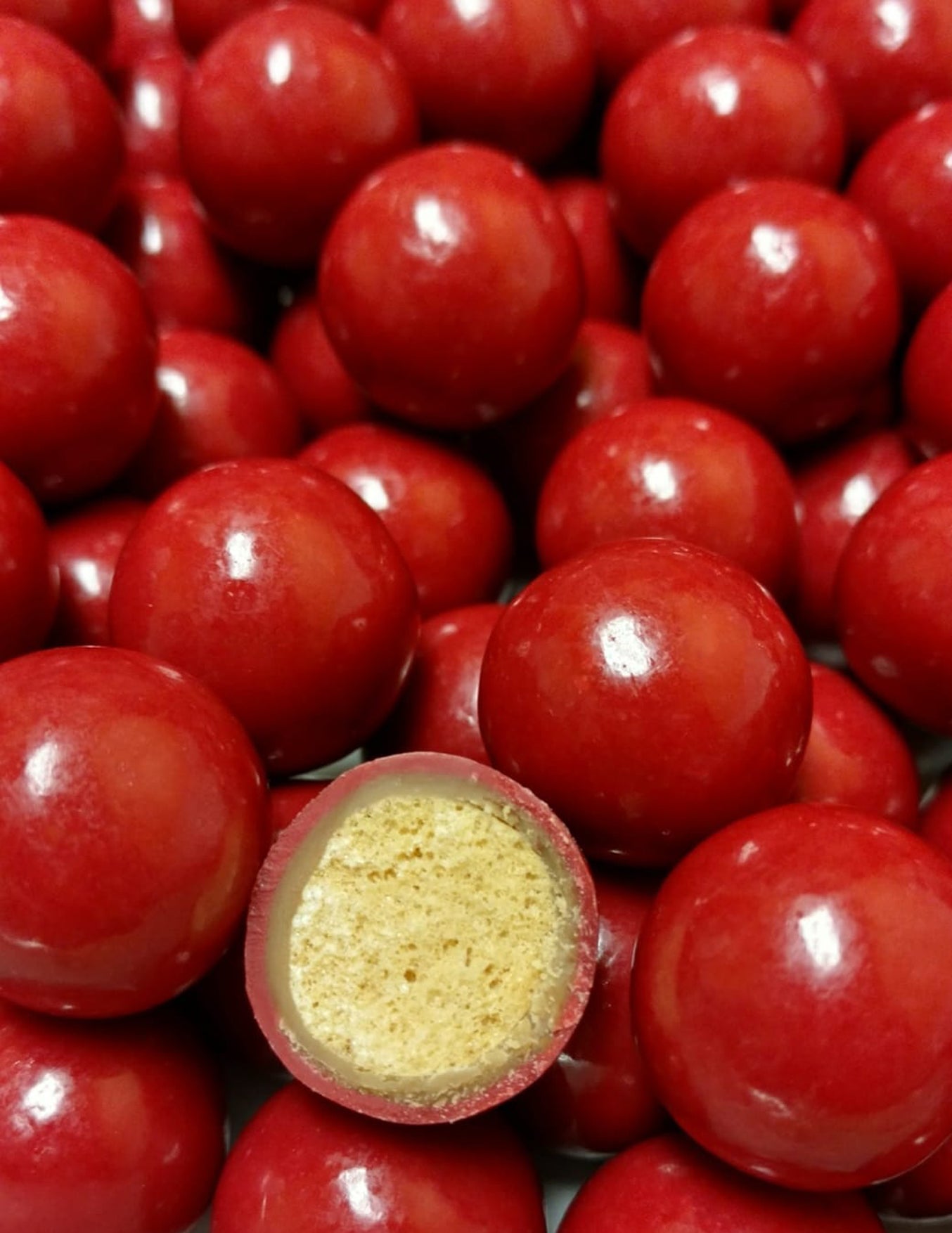 DRAGÉE - Peanut Butter & Strawberry Malt Ball